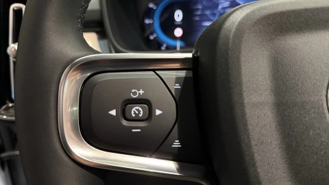 Volvo XC40 B3 G Plus Dark Auto 120 kW (163 CV)