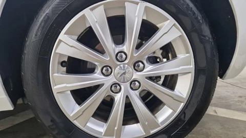 Peugeot 308 5p Style BlueHDi 75KW (100CV)