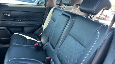Mitsubishi Outlander 2.4 PHEV Kaiteki Auto 4WD