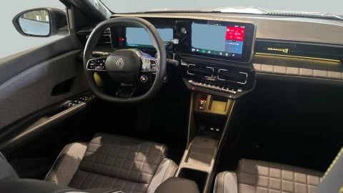 Renault 4 E-Tech 150 Comfort Range Iconic
