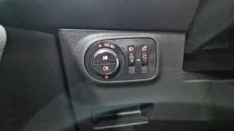 Opel Corsa 1.4 Selective 66kW (90CV)