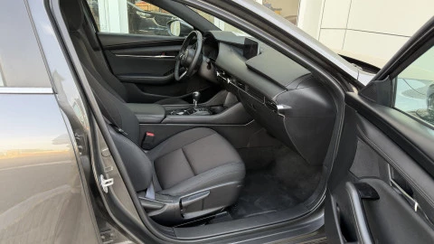 Mazda3 2.5L E-SKY G MHEV 103kW Centre-line
