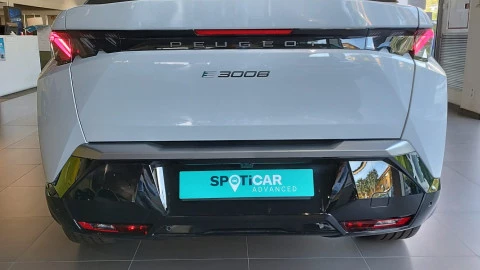 Peugeot e-3008 GT Eléctrico 157kW