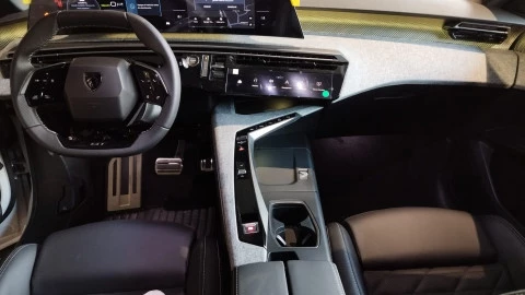 Peugeot e-3008 GT Eléctrico 157kW