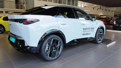 Peugeot e-3008 GT Eléctrico 157kW