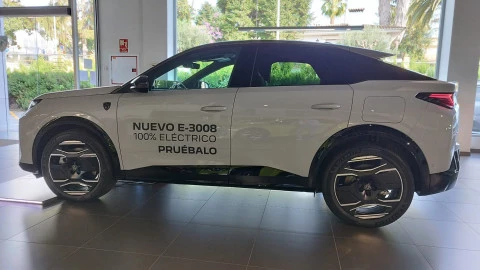 Peugeot e-3008 GT Eléctrico 157kW