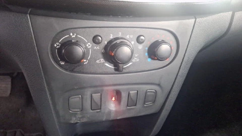 Dacia Sandero Essential 1.0 55kW (75CV) - 18