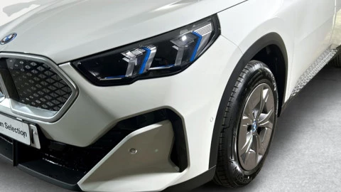 BMW iX2 xDrive30