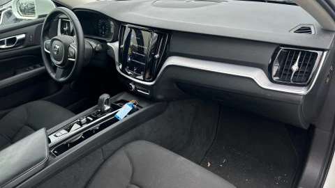 Volvo V60 2.0 B4 (D) Momentum Pro Auto