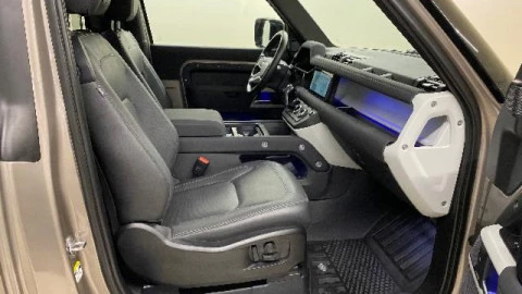 Land Rover Defender 3.0D I6 250 SE 90 Auto 4WD MHEV