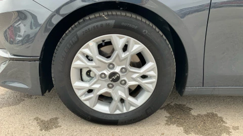 Kia Ceed 1.6 MHEV iMT 100kW (136CV) Concept