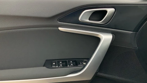 Kia Ceed 1.6 MHEV iMT 100kW (136CV) Concept