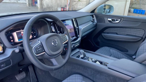 Volvo XC60 2.0 B5 G AWD Core Auto