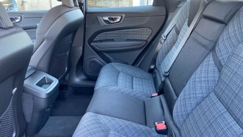 Volvo XC60 2.0 B5 G AWD Core Auto