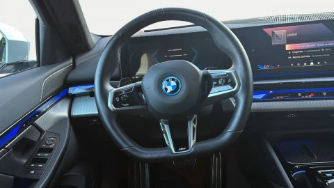 BMW i5 eDrive40