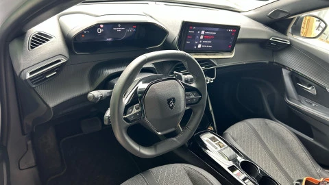 Peugeot 2008 Allure Puretech 130 S&S EAT8