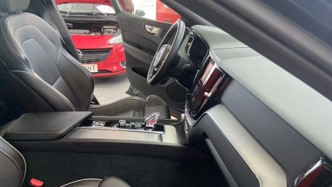 Volvo XC60 2.0 B4 D Plus Dark Auto