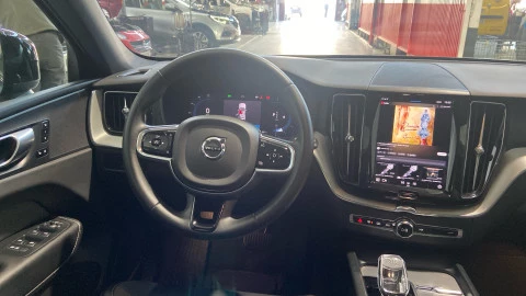 Volvo XC60 2.0 B4 D Plus Dark Auto