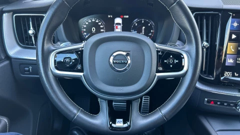 Volvo XC60 2.0 D4 R-Design Auto