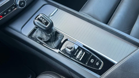 Volvo XC60 2.0 D4 R-Design Auto