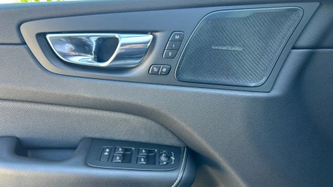 Volvo XC60 2.0 D4 R-Design Auto
