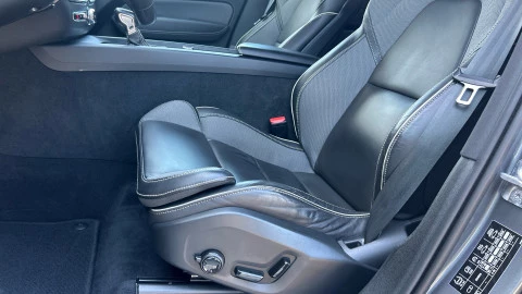 Volvo XC60 2.0 D4 R-Design Auto