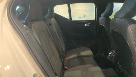 Volvo XC40 2.0 B3 G Plus Dark Auto