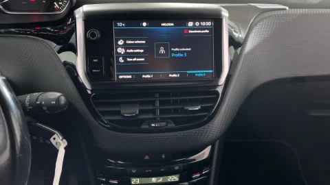 Peugeot 2008 Allure BlueHDi 100 S&S