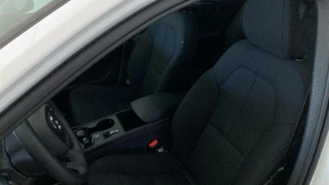 Volvo XC40 2.0 B3 G Essential Auto