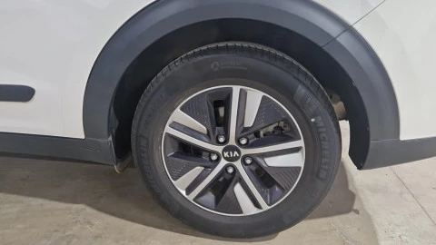 Kia Niro 1.6 GDi HEV 104kW (141CV) Concept