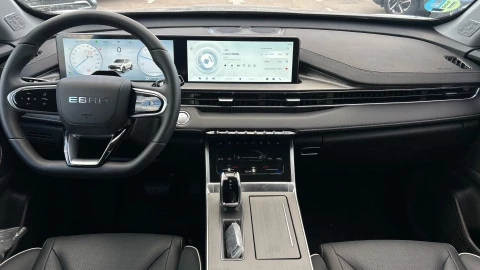 EBRO S400 1.5 DHE HEV Excellence CVT