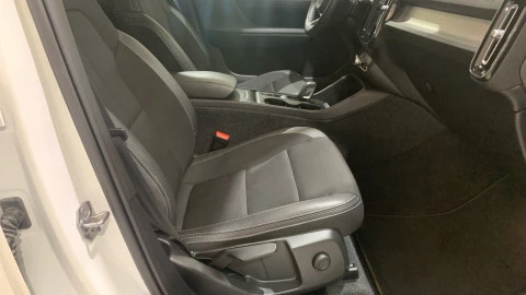 Volvo XC40 2.0 D3 Business Plus Auto Volvo XC40 2.0 D3 Business Plus Auto