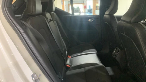Volvo XC40 2.0 D3 Business Plus Auto Volvo XC40 2.0 D3 Business Plus Auto