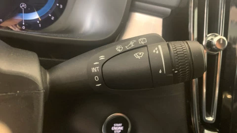 Volvo XC40 2.0 B3 G Core Auto