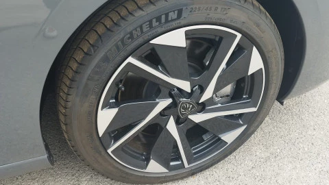 Peugeot 308 5P Allure Hybrid PHEV 180 e-EAT8