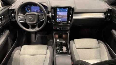 Volvo XC40 B3 G Plus Dark Auto 120 kW (163 CV)