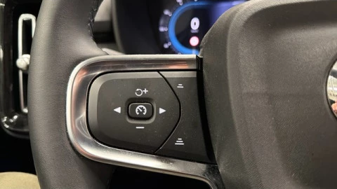 Volvo XC40 B3 G Plus Dark Auto 120 kW (163 CV)