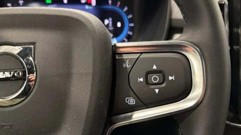 Volvo XC40 B3 G Plus Dark Auto 120 kW (163 CV)