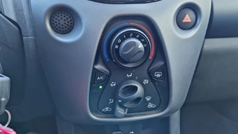 Toyota Aygo 1.0 70 x-play