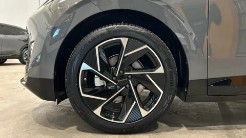 Lynk & Co 02 BEV 66kWh Core 200 kW (272 CV)