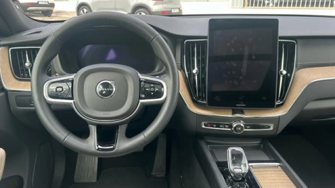 Volvo XC60 B5 G MHEV Ultra Dark AWD Auto 184 kW (250 CV)