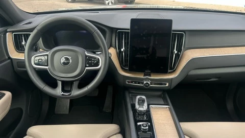 Volvo XC60 B5 G MHEV Ultra Dark AWD Auto 184 kW (250 CV)