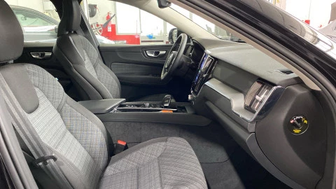 Volvo XC60 2.0 T6 AWD Recharge Core Auto