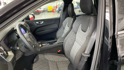 Volvo XC60 2.0 T6 AWD Recharge Core Auto