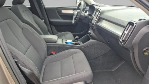 Volvo XC40 2.0 B3 G Momentum Pro Auto