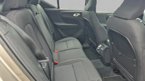 Volvo XC40 2.0 B3 G Momentum Pro Auto