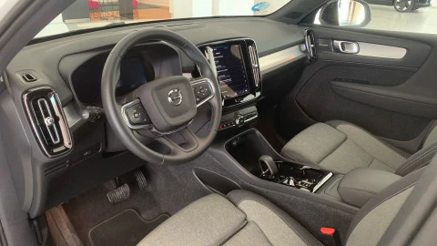 Volvo XC40 2.0 B3 G Plus Dark Auto