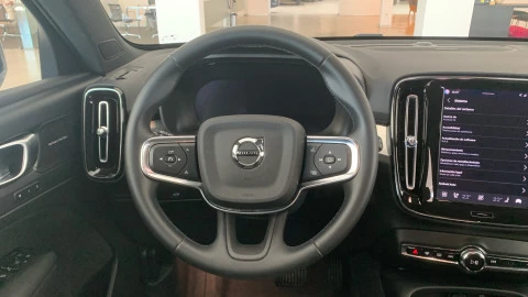 Volvo XC40 2.0 B3 G Plus Dark Auto