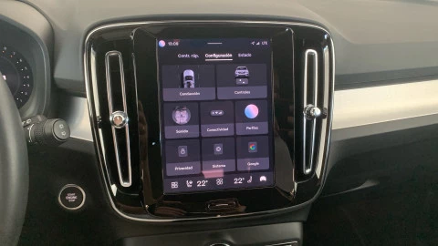 Volvo XC40 2.0 B3 G Plus Dark Auto