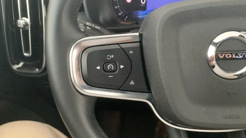Volvo XC40 2.0 B3 G Plus Dark Auto